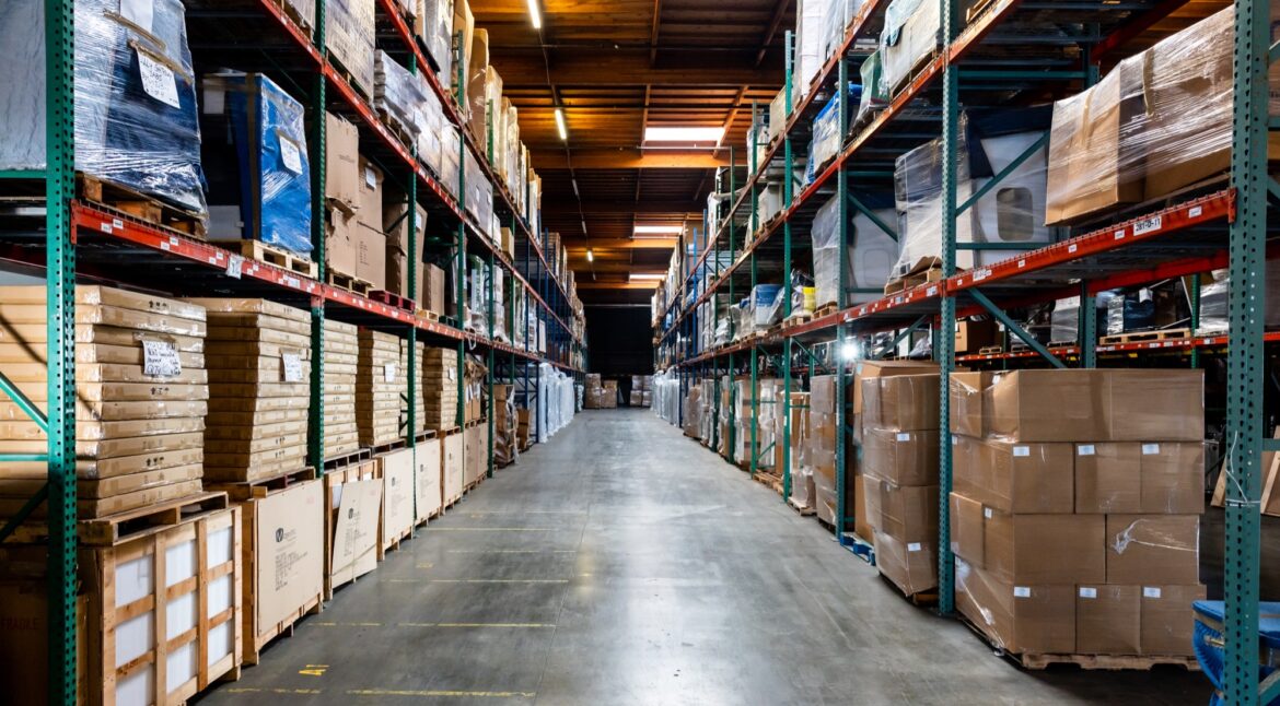 المستودعات المؤقتة للمشاريع القصيرة